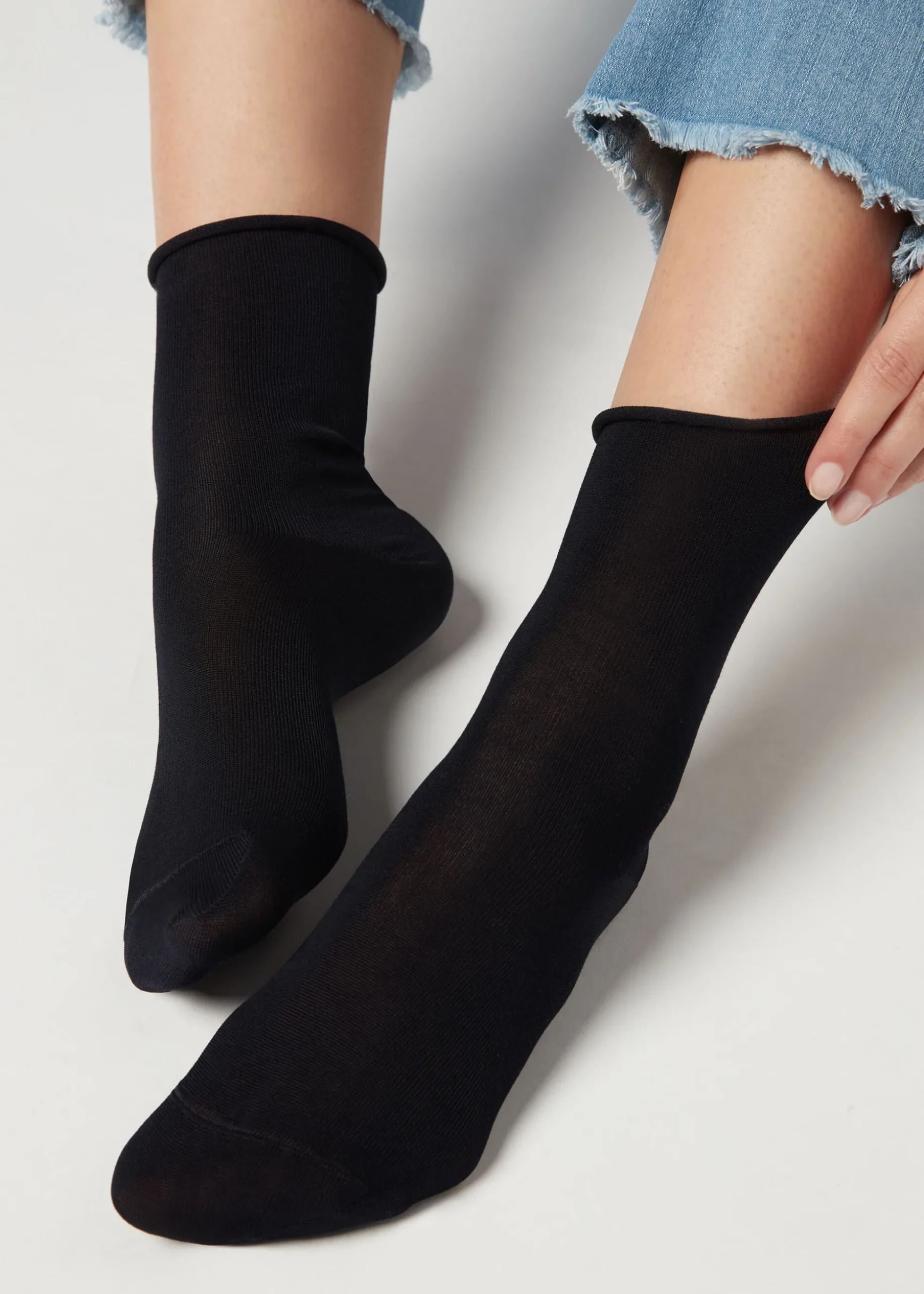Short Lisle Socks With Raw Cut Cuffs